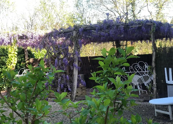 La Maison Des Ateliers Bed & Breakfast Solférino